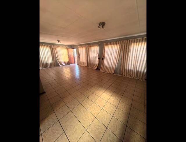 3 BEDROOM HOUSE FOR SALE IN OLIEVENHOUTBOSCH